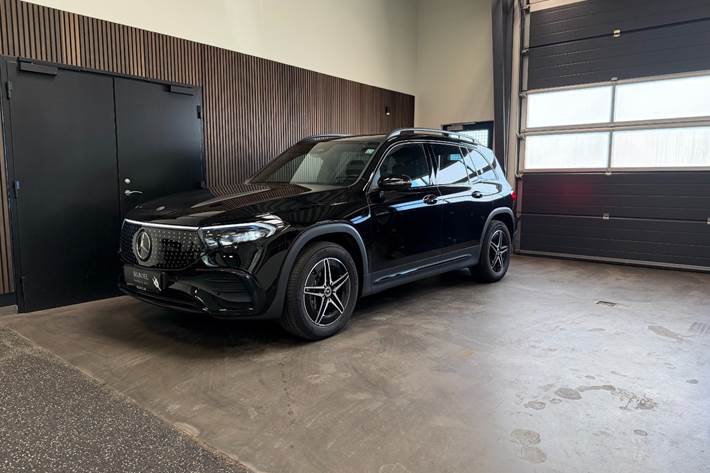 Sort Mercedes EQB250+ fra 2025