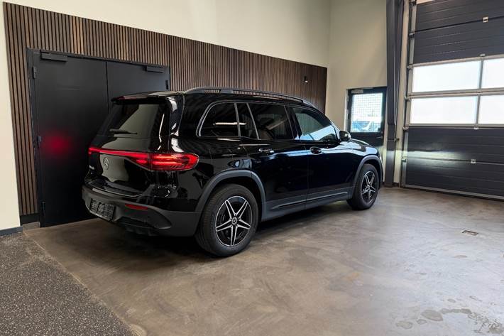 Sort Mercedes EQB250+ fra 2025