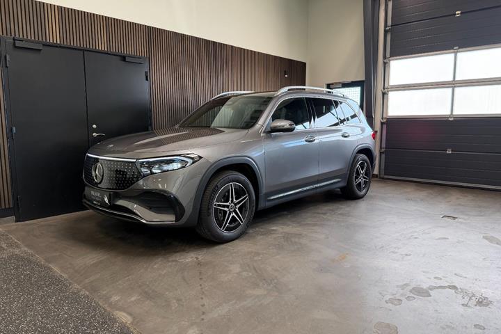 Grå Mercedes EQB250+ fra 2025