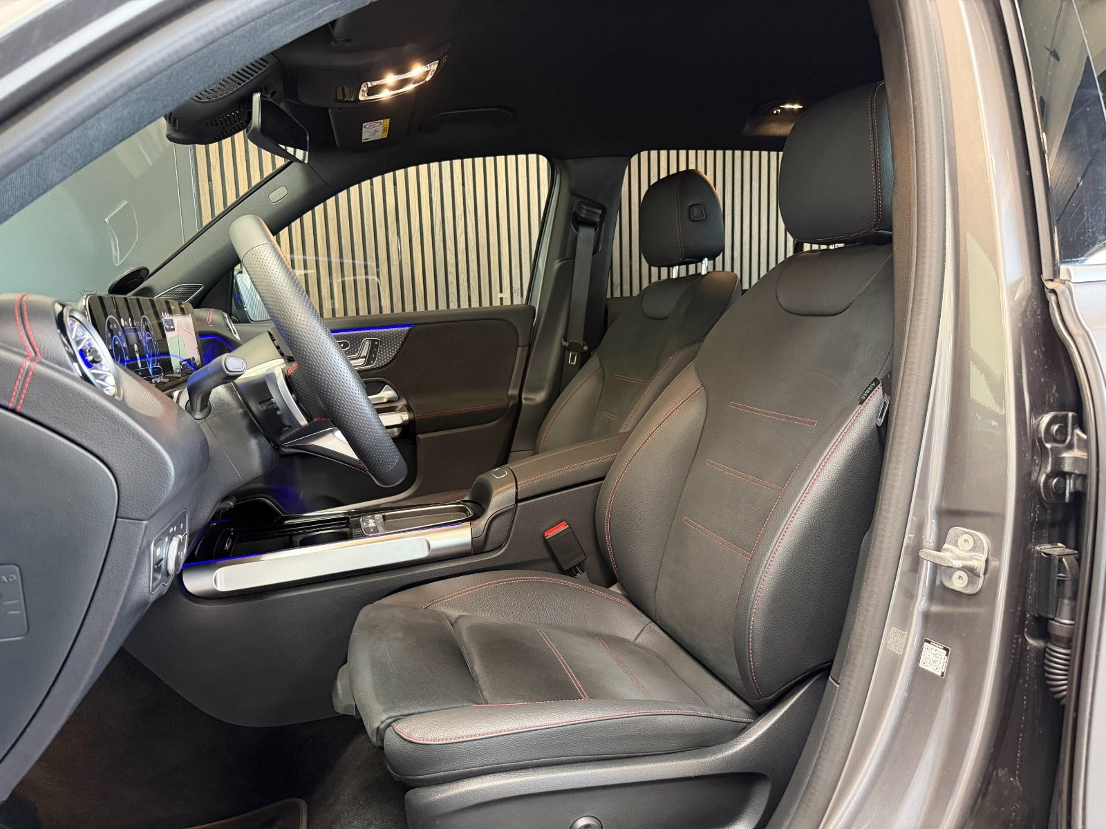 Grå Mercedes EQB250+ fra 2025