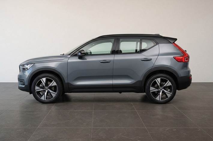 Grå Volvo XC40 fra 2022