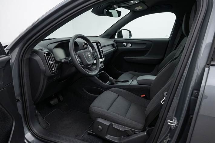 Grå Volvo C40 fra 2024