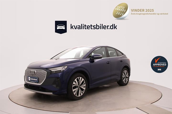 Blå Audi Q4 fra 2023 set udefra