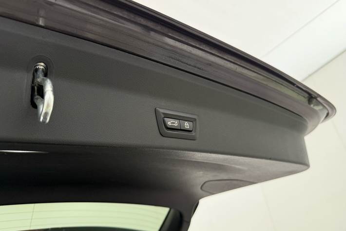 Grå BMW iX3 fra 2021