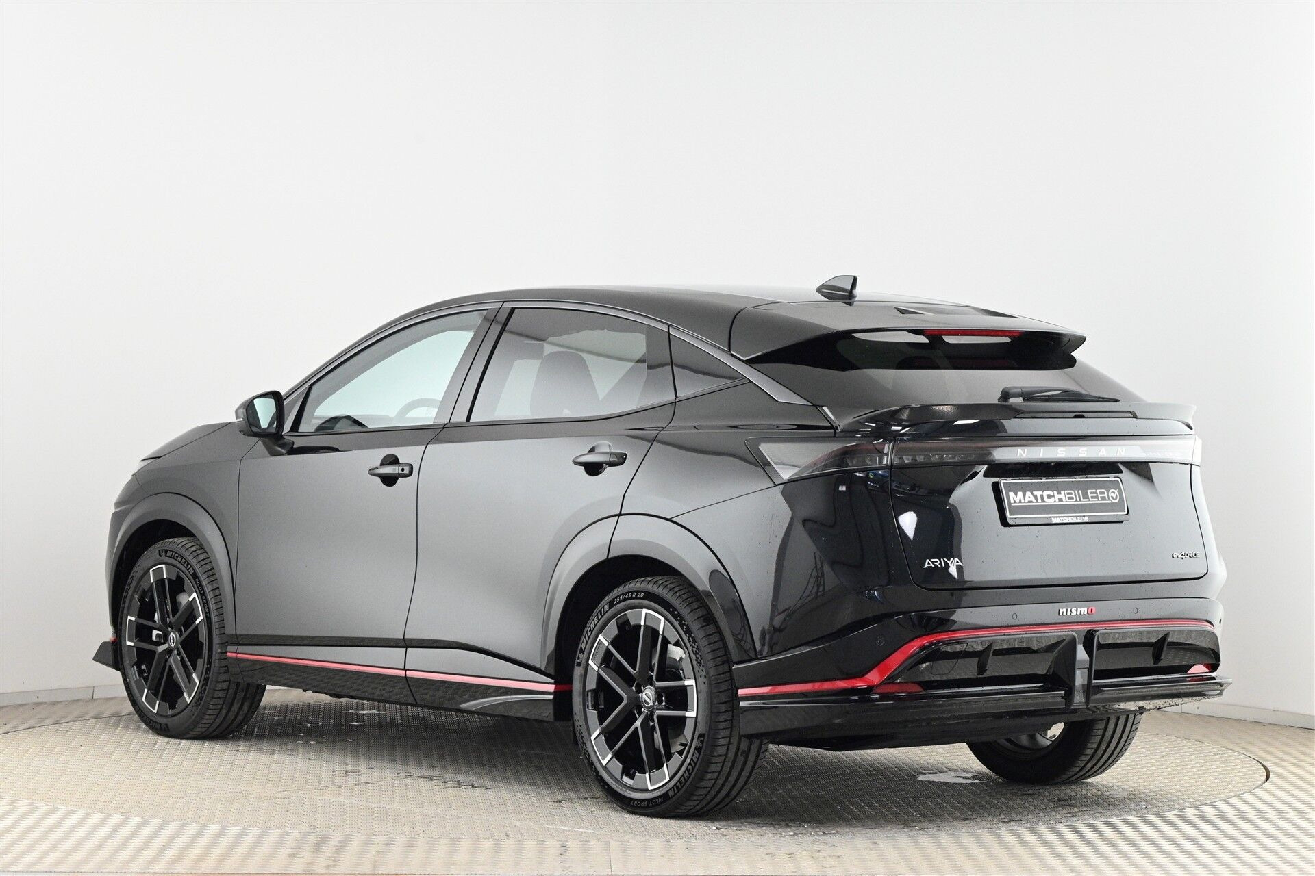 Sort Nissan Ariya fra 2026
