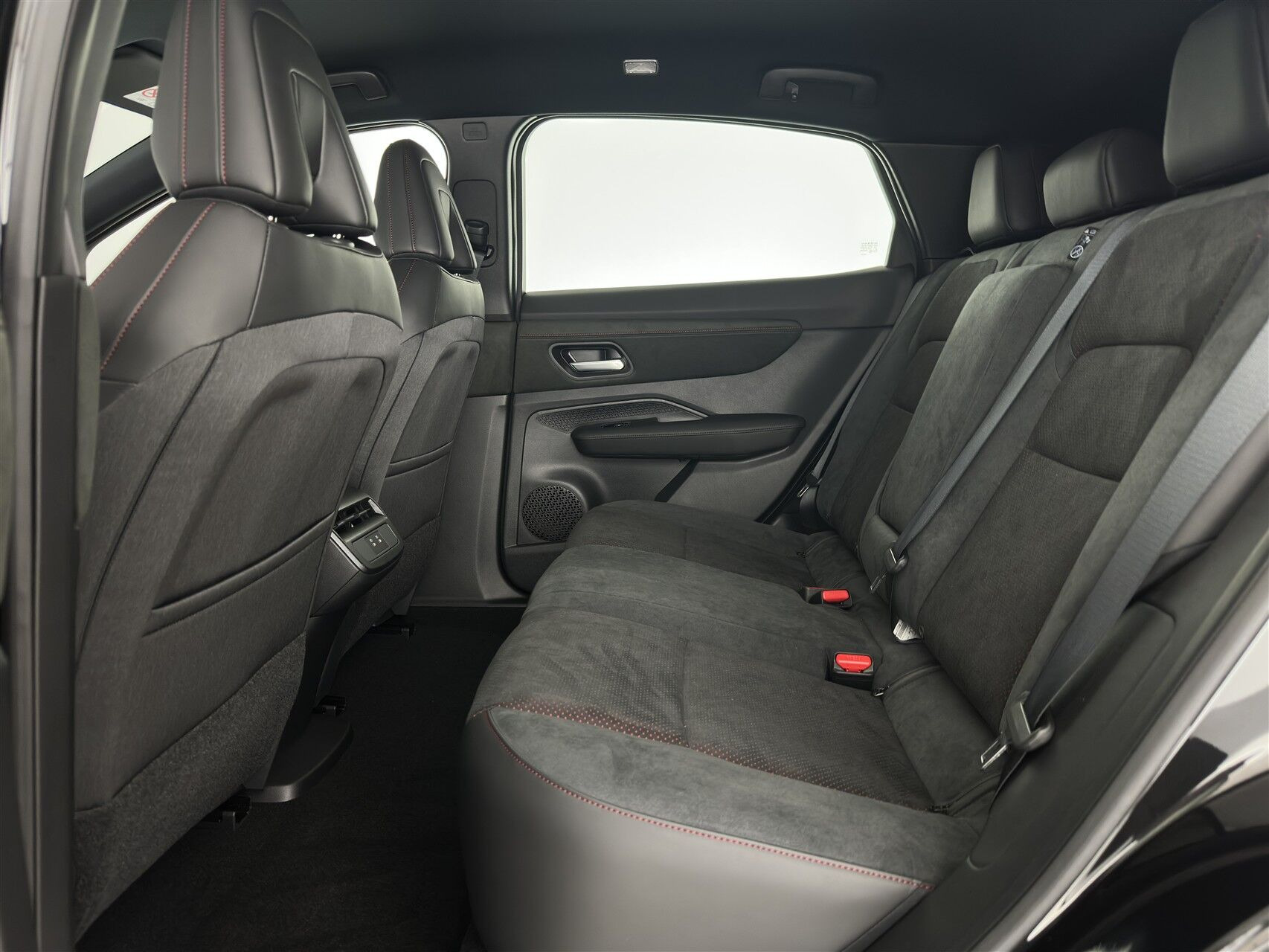 Sort Nissan Ariya fra 2026