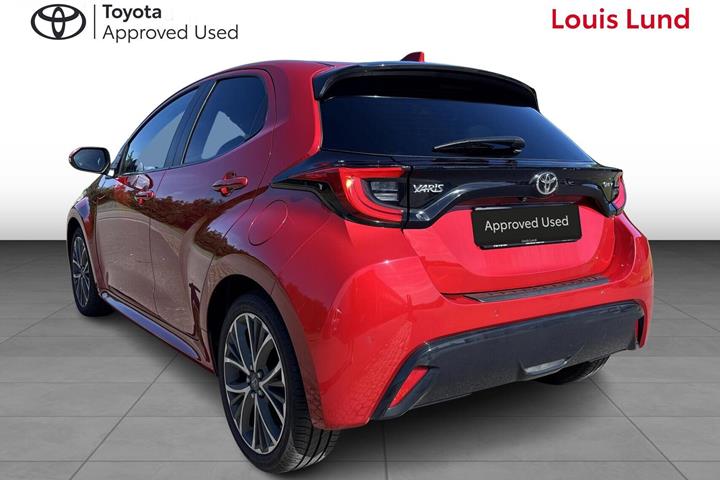 Rød Toyota Yaris fra 2024