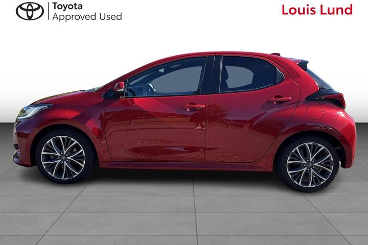 Rød Toyota Yaris fra 2024