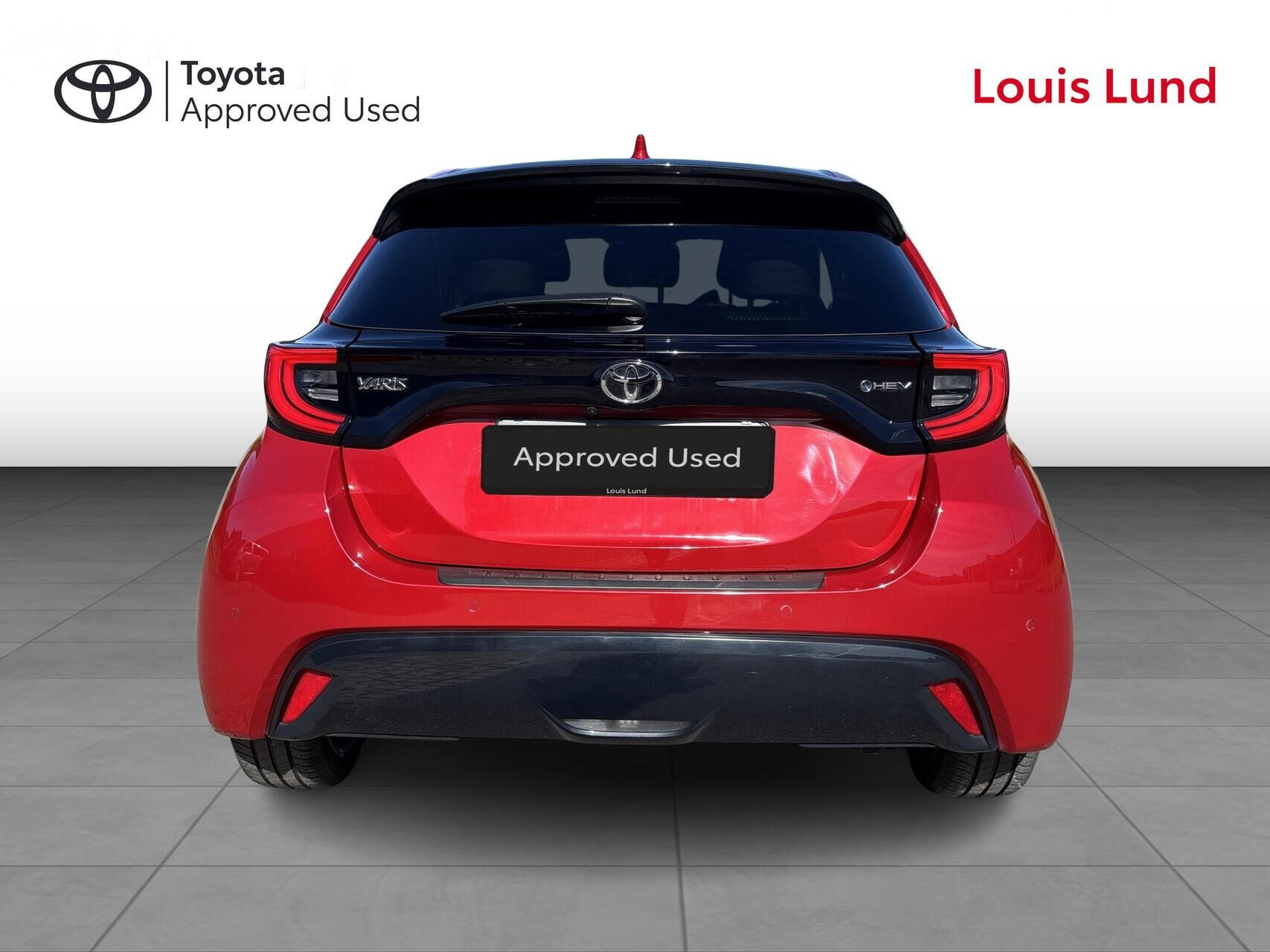 Rød Toyota Yaris fra 2024