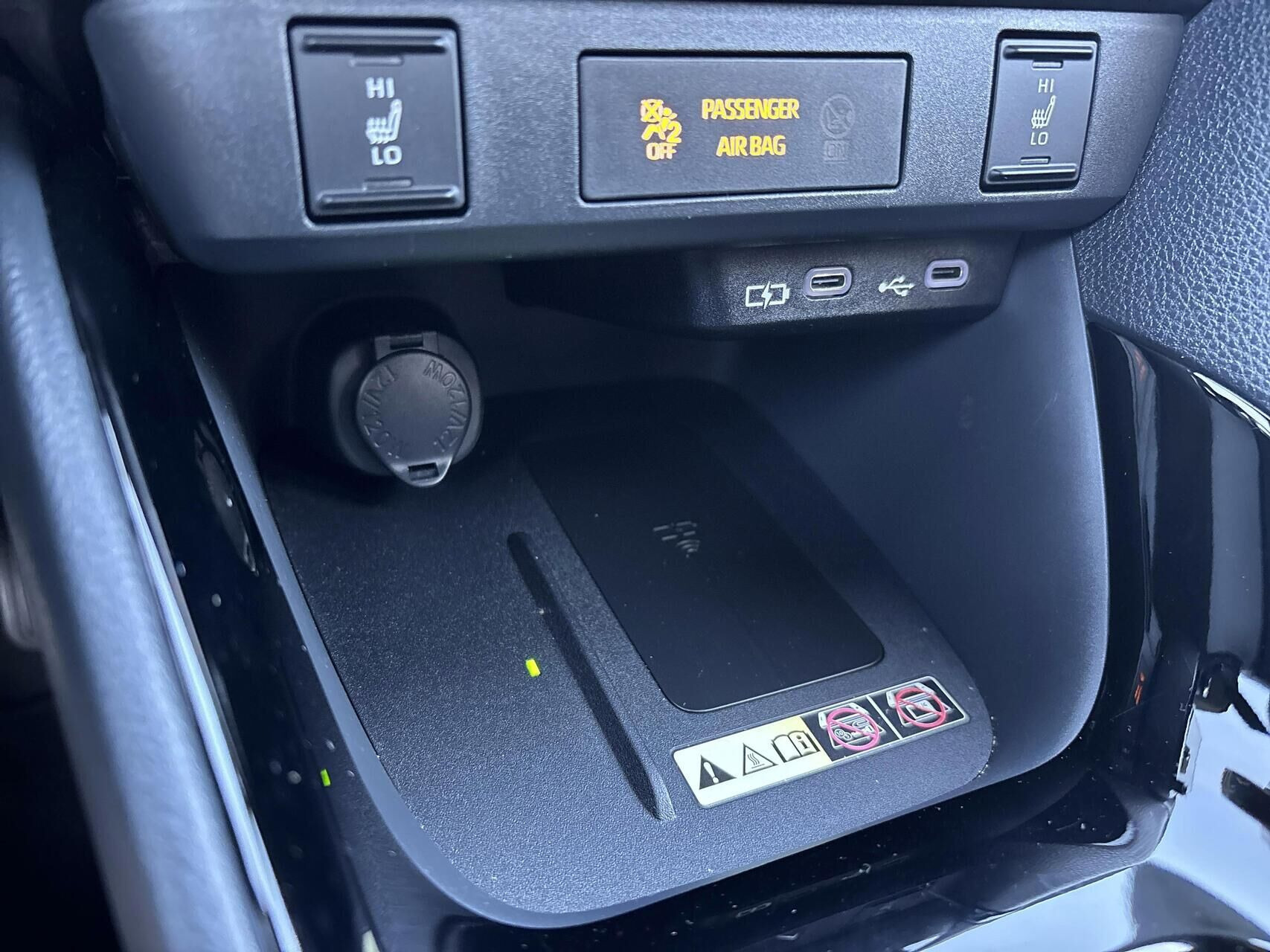Rød Toyota Yaris fra 2024