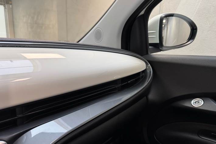 Hvid Fiat 500e fra 2023