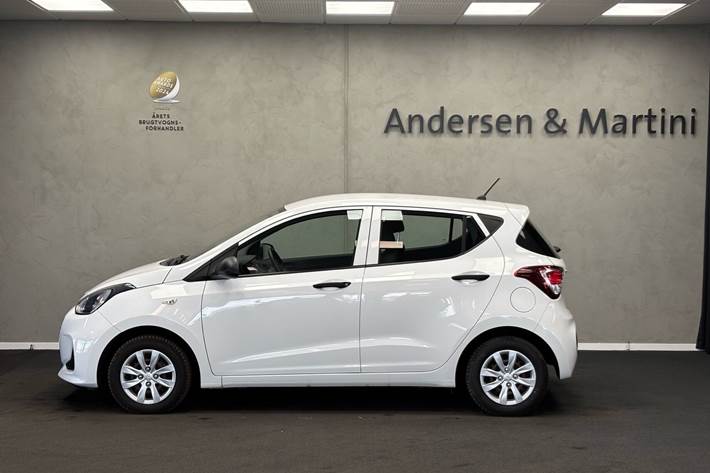 Sølv Hyundai i10 fra 2017