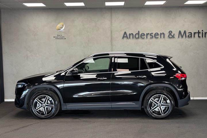 Sort Mercedes EQA 300 fra 2023