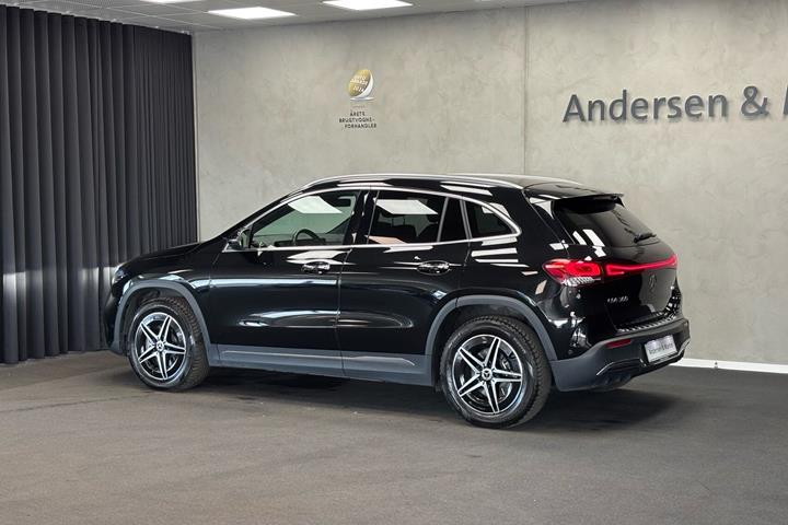 Sort Mercedes EQA 300 fra 2023