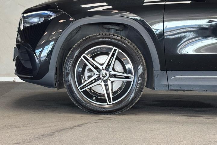 Sort Mercedes EQA 300 fra 2023