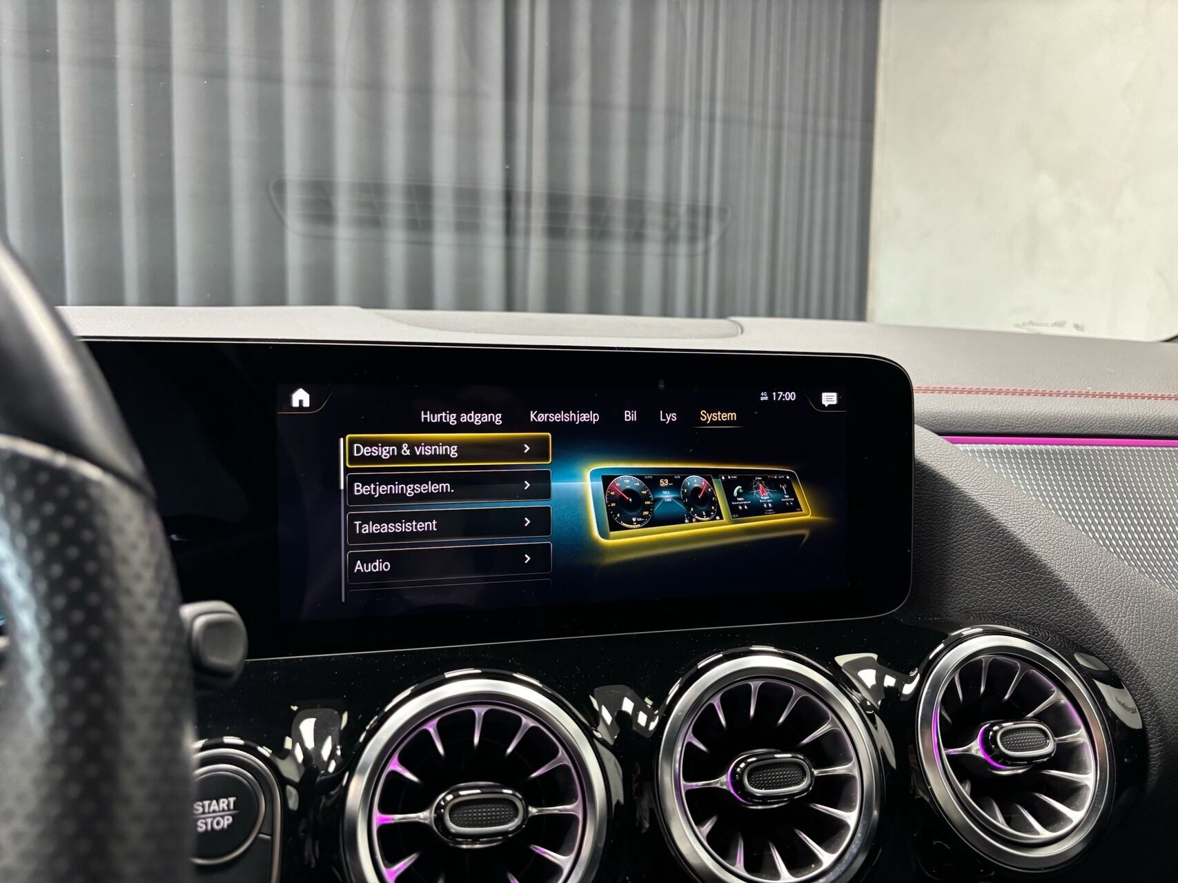 Sort Mercedes EQA 300 fra 2023