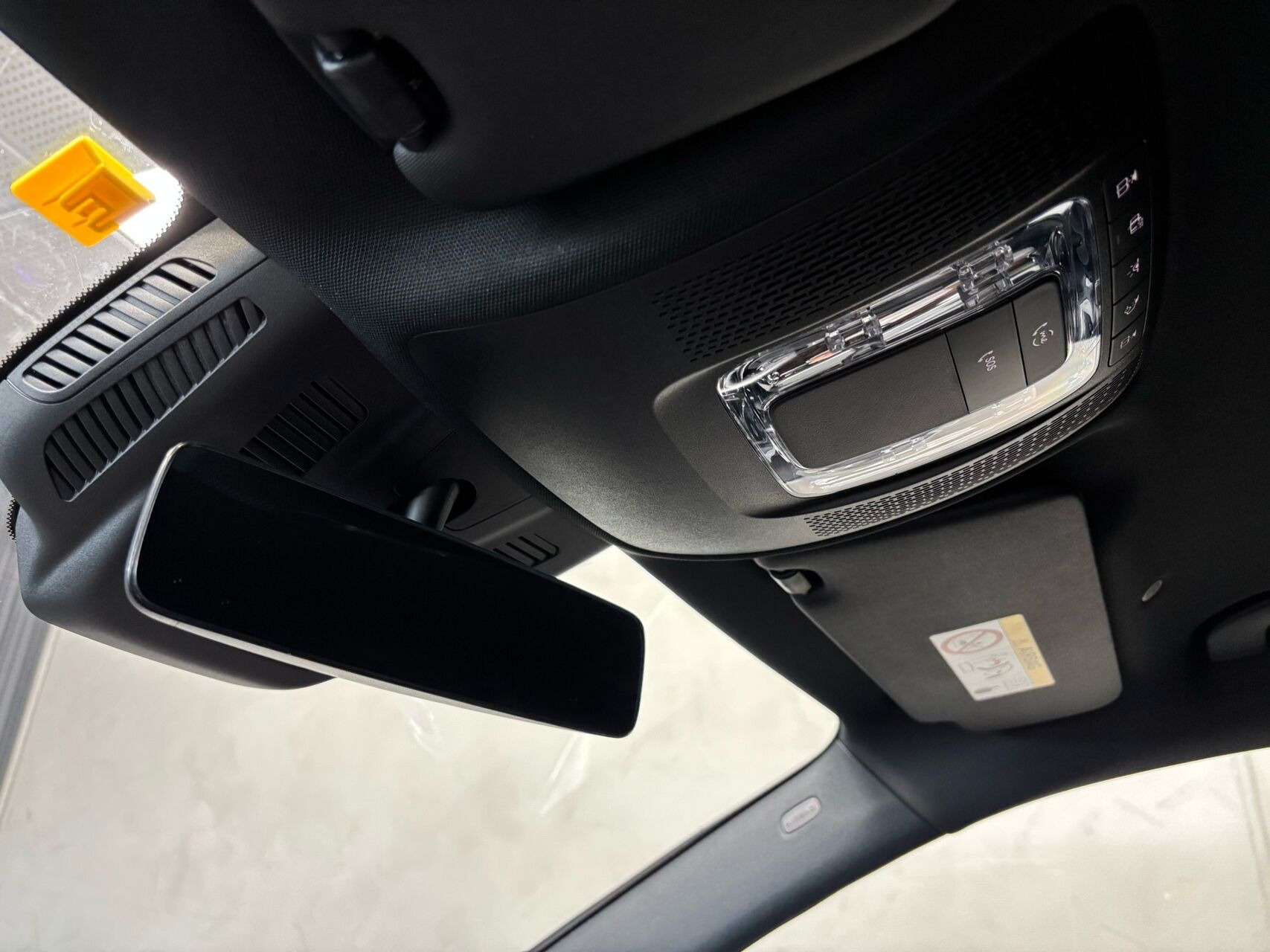 Sort Mercedes EQA 300 fra 2023