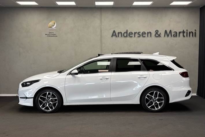 Hvid Kia Ceed fra 2023