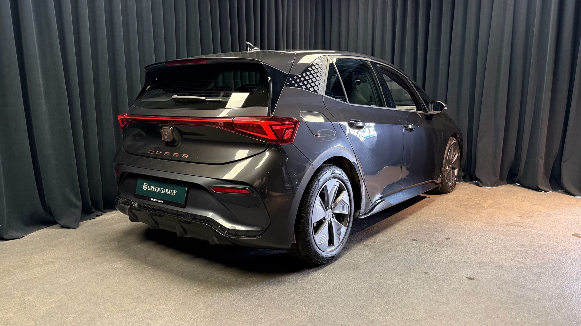 Grå Cupra Born fra 2023