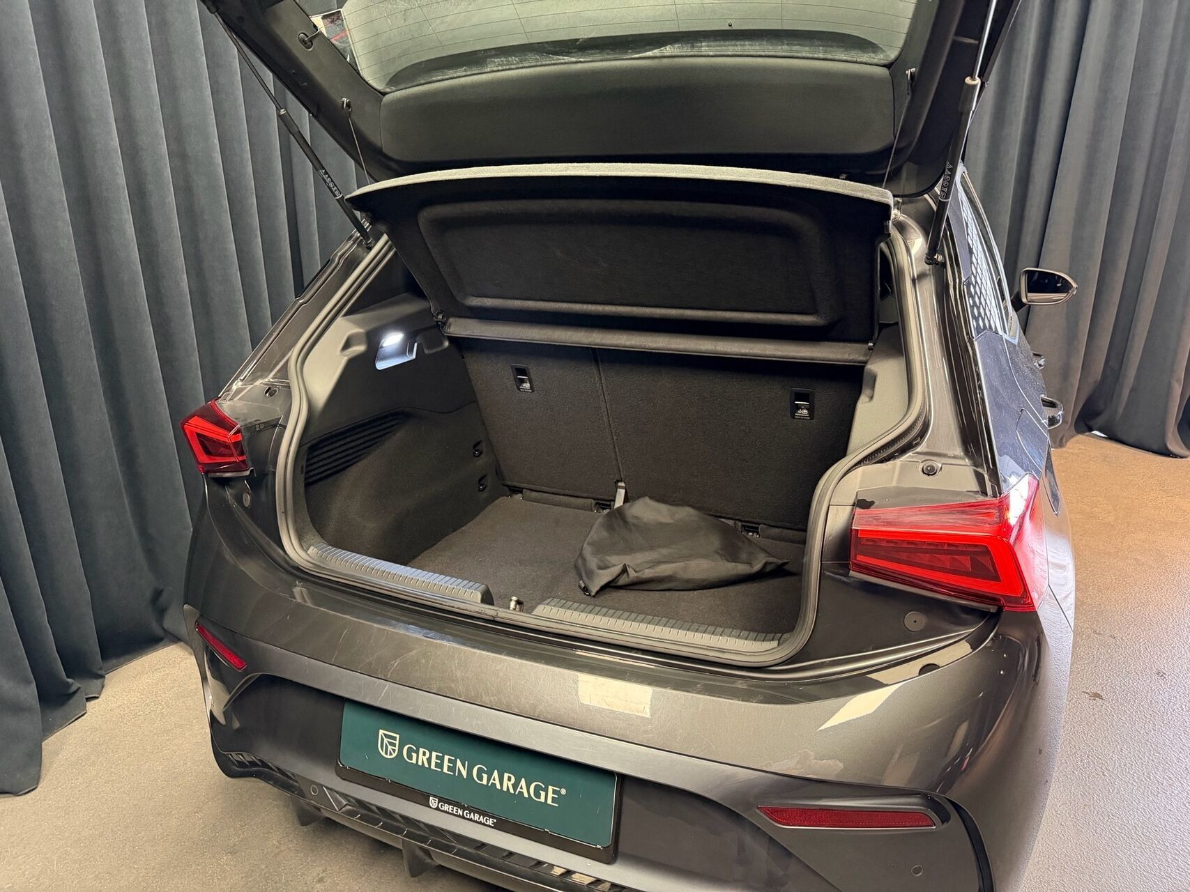 Grå Cupra Born fra 2023