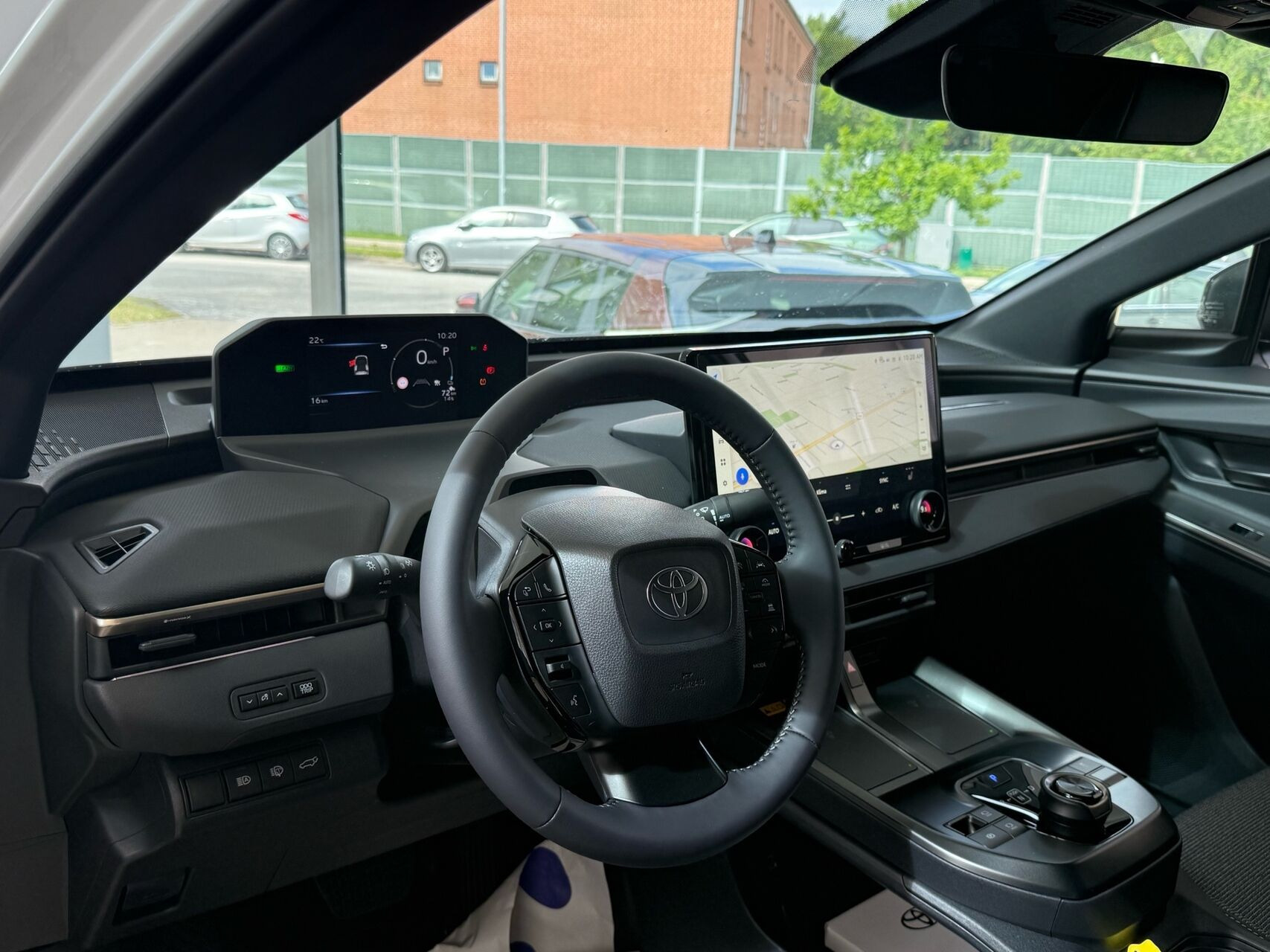Hvid Toyota BZ4X fra 2026