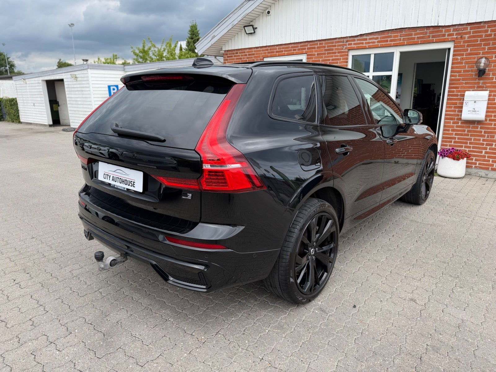 Sort Volvo XC60 fra 2024