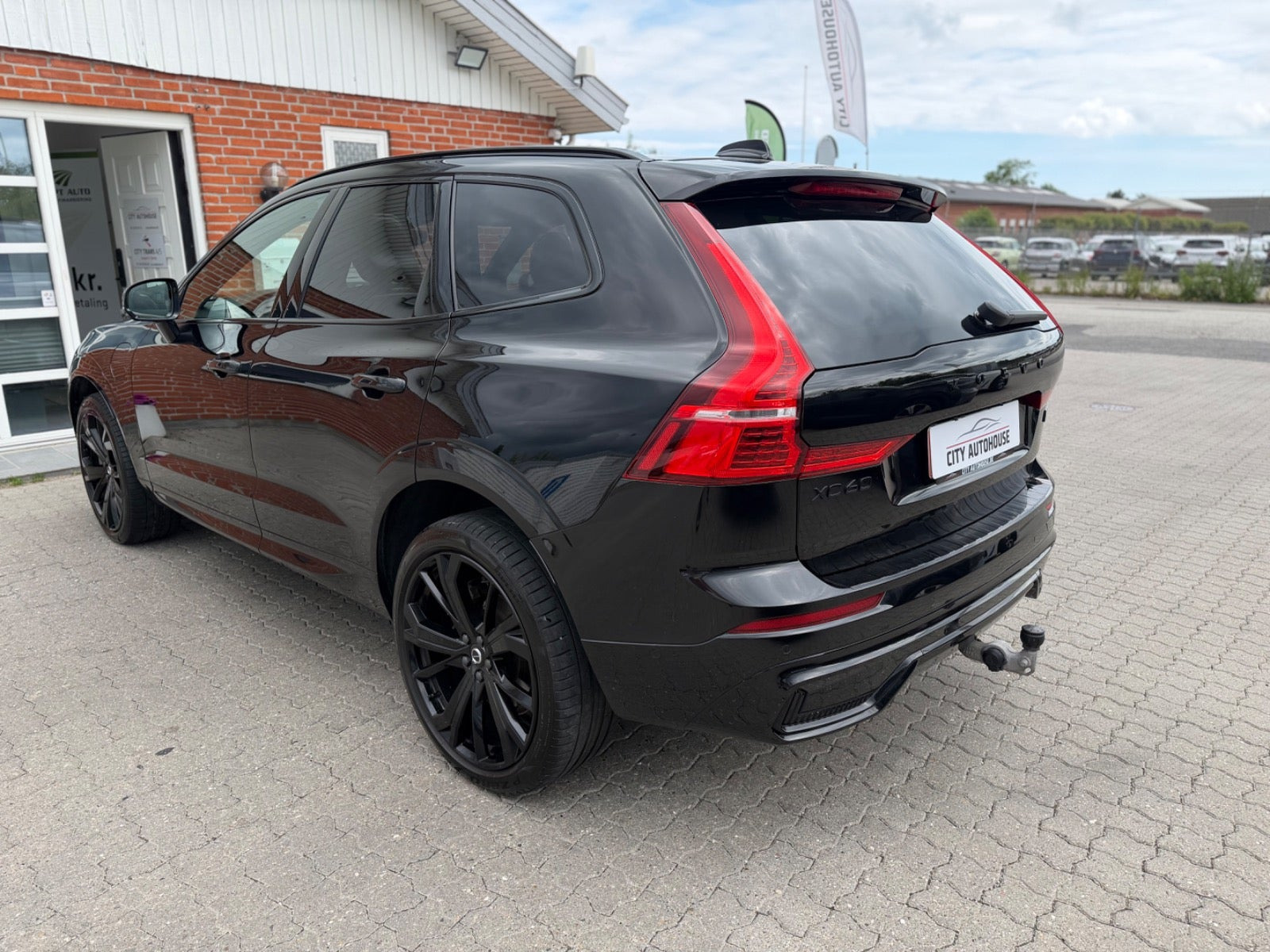 Sort Volvo XC60 fra 2024