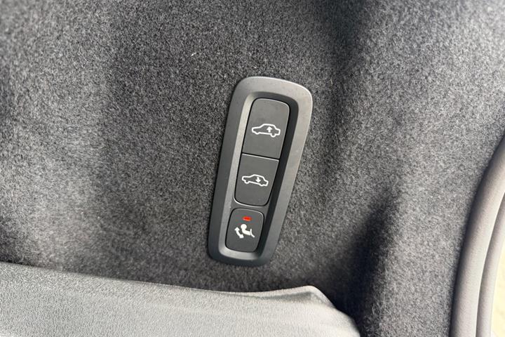 Sort Volvo XC60 fra 2024