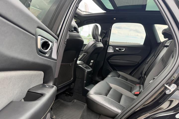 Sort Volvo XC60 fra 2024