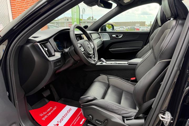 Sort Volvo XC60 fra 2024