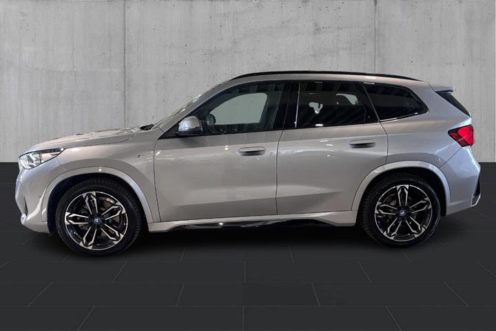 Sølv BMW iX1 fra 2024