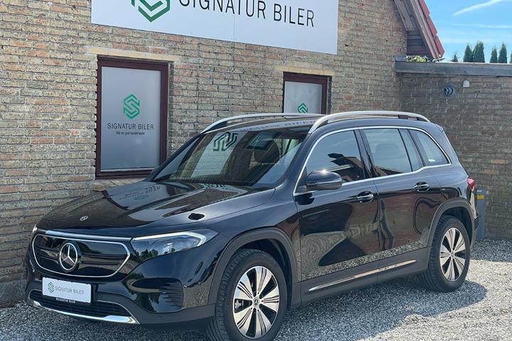 Sort Mercedes EQB250+ fra 2024 set udefra