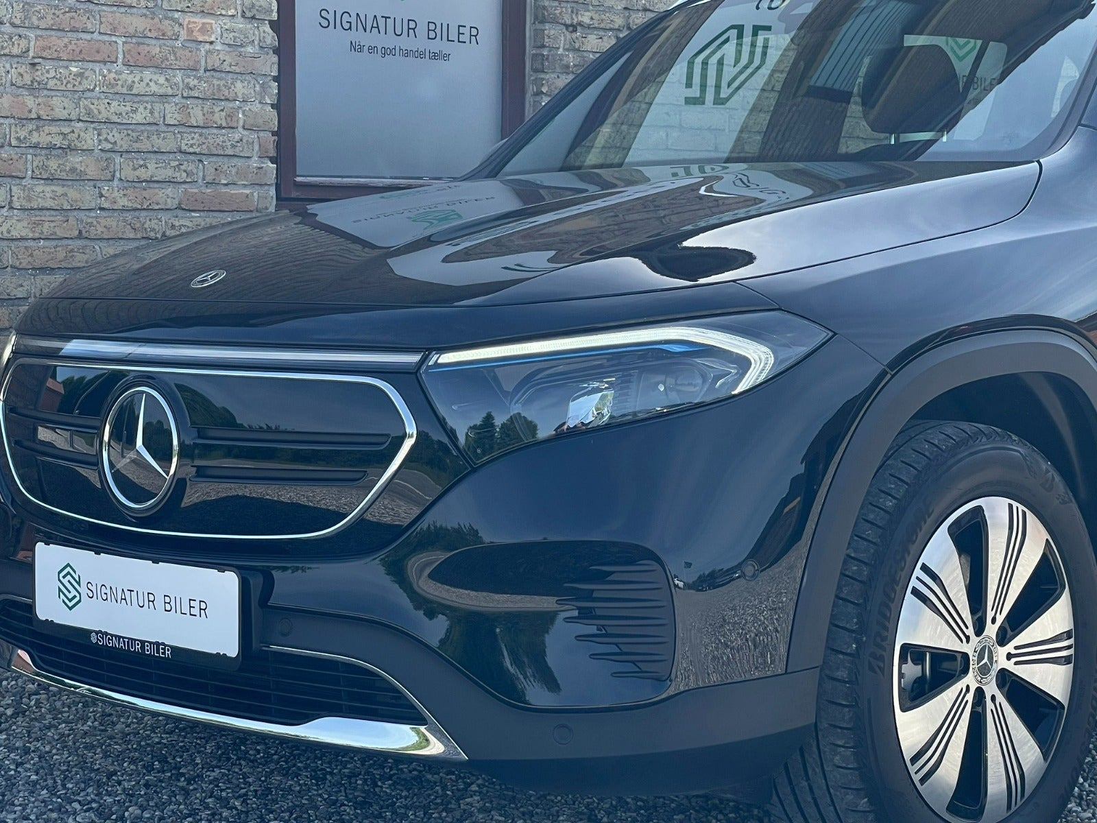 Sort Mercedes EQB250+ fra 2024