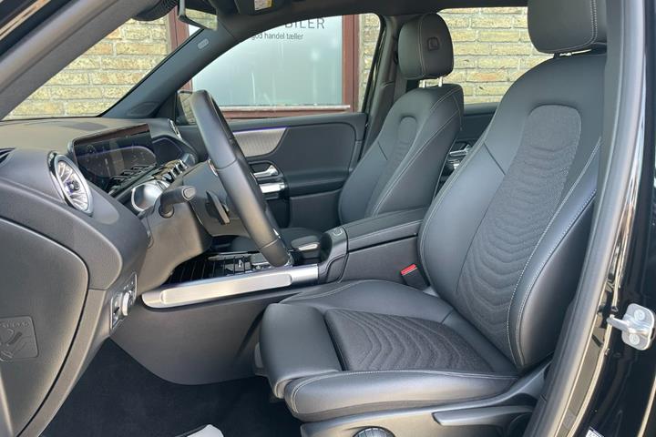Sort Mercedes EQB250+ fra 2024