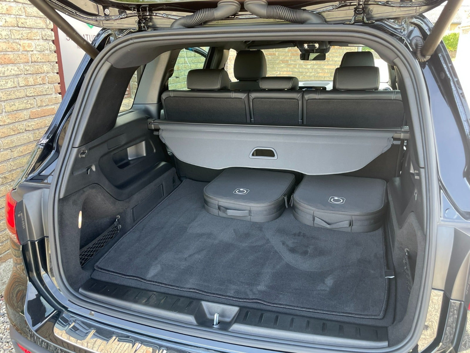 Sort Mercedes EQB250+ fra 2024