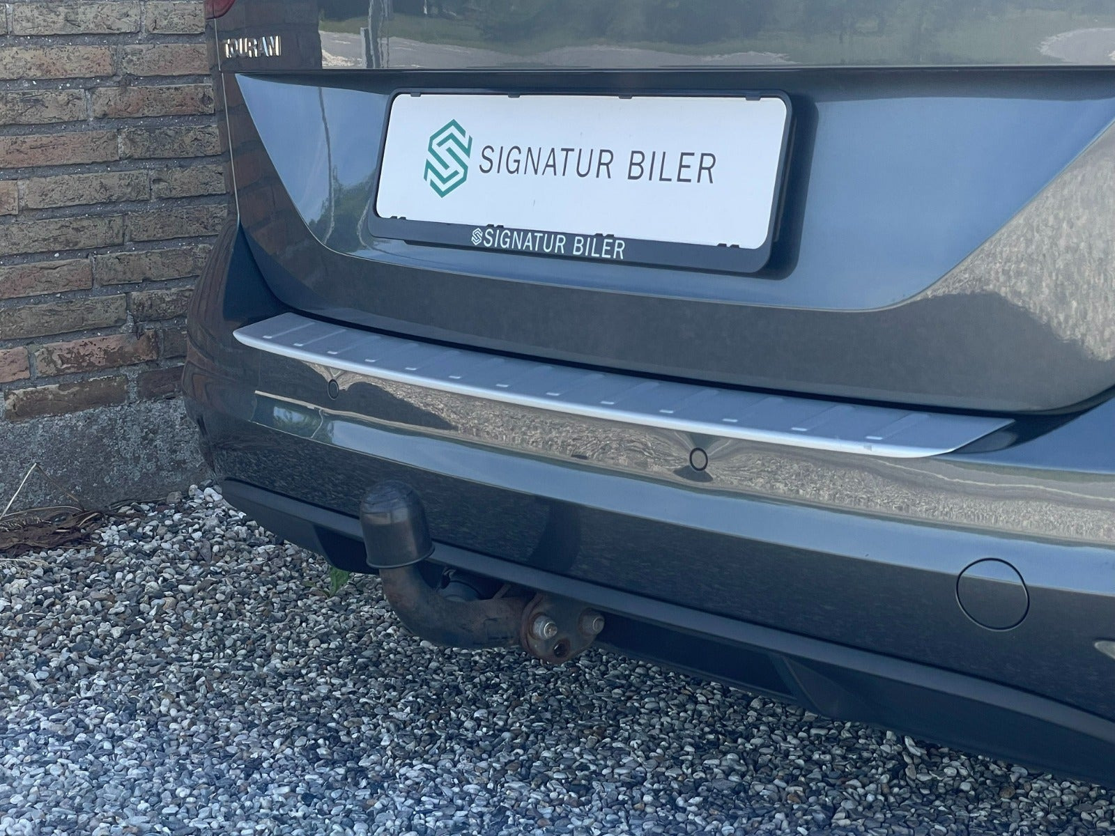Grå VW Touran fra 2019