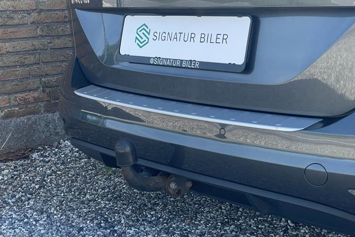 Grå VW Touran fra 2019