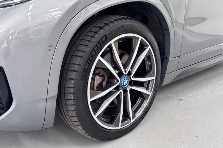 Grå BMW X2 fra 2023
