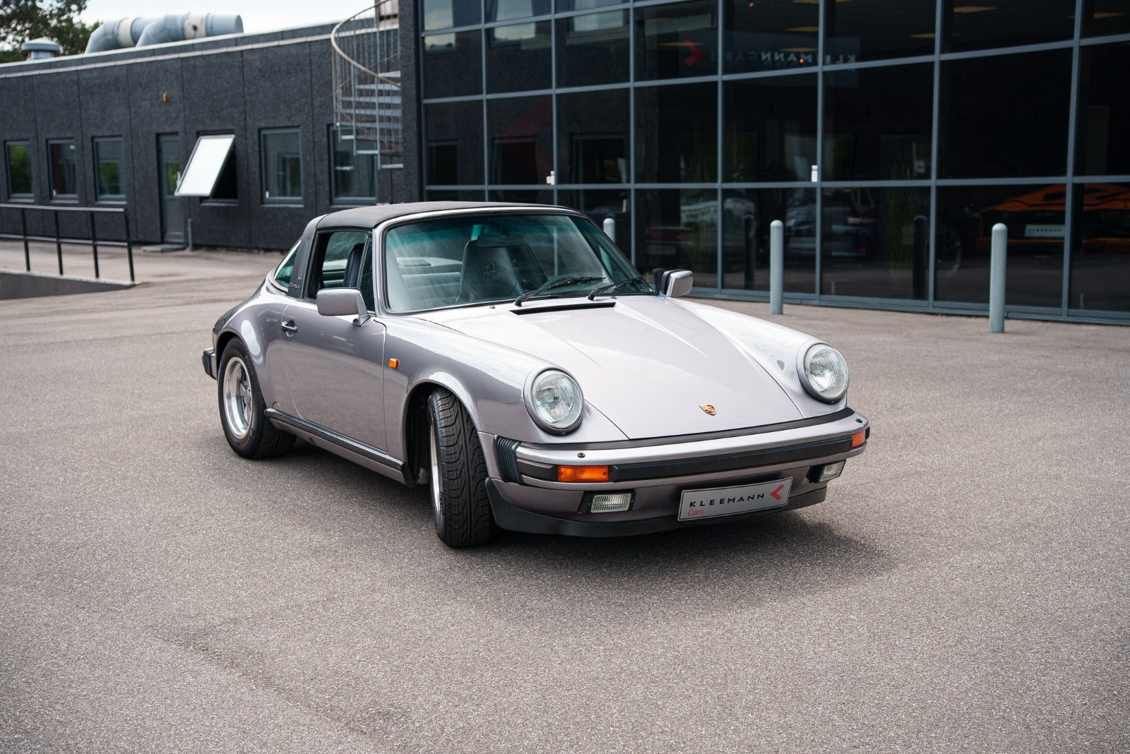 Grå Porsche 911 fra 1988
