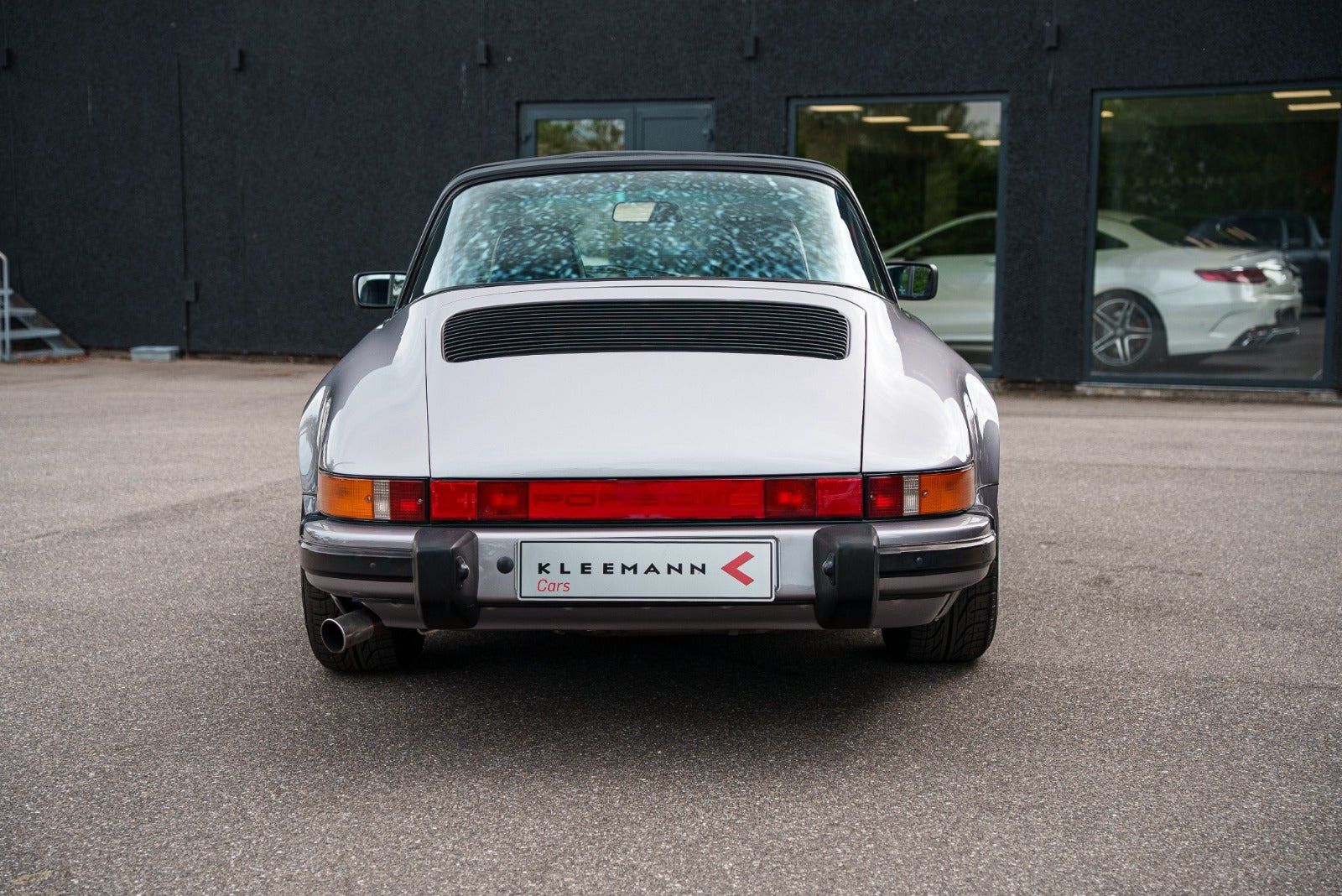 Grå Porsche 911 fra 1988