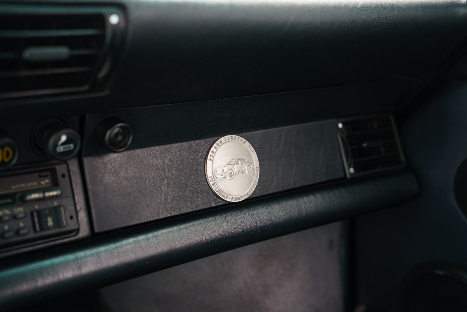 Grå Porsche 911 fra 1988