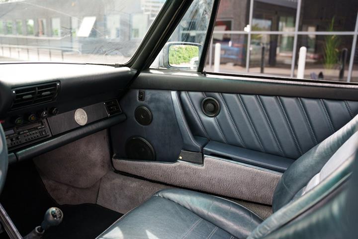 Grå Porsche 911 fra 1988