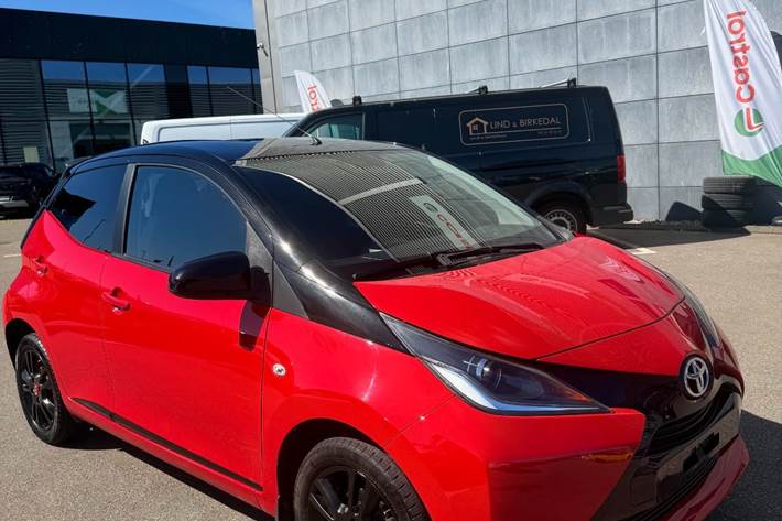 Sort Toyota Aygo fra 2015