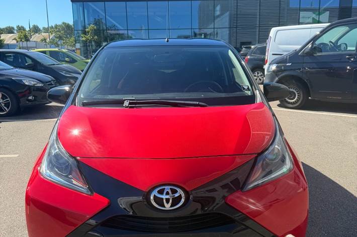 Sort Toyota Aygo fra 2015