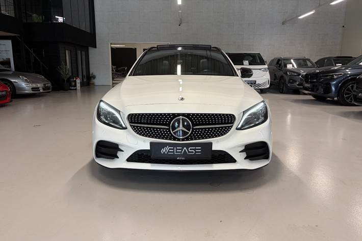 Hvid Mercedes C300 de fra 2019