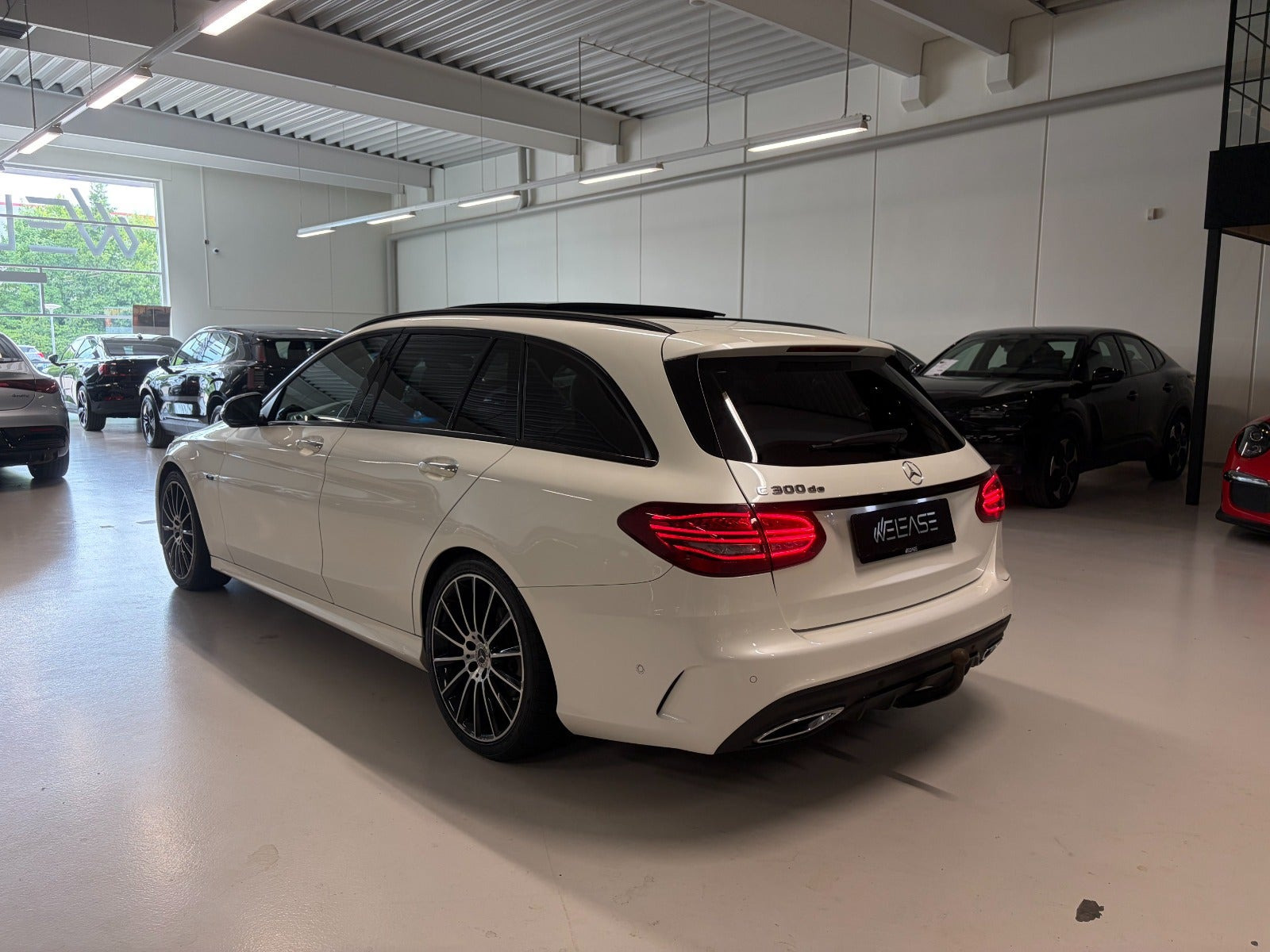 Hvid Mercedes C300 de fra 2019