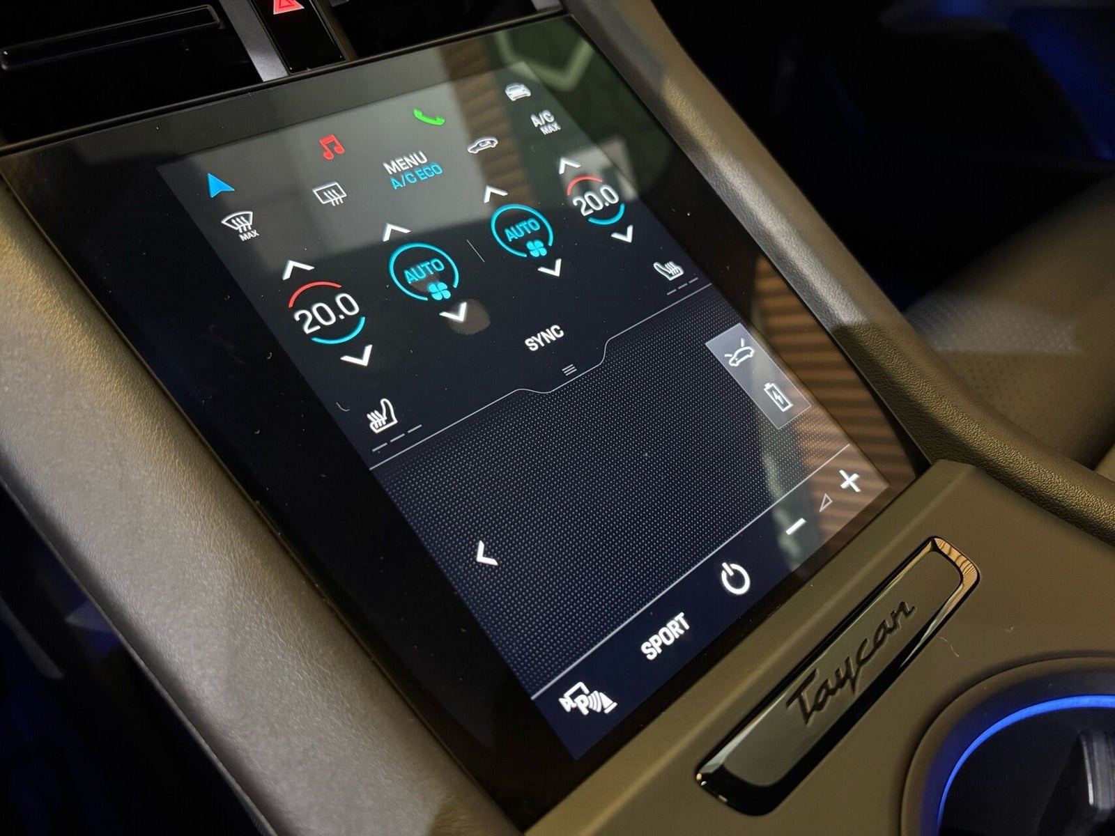 Sort Porsche Taycan fra 2023