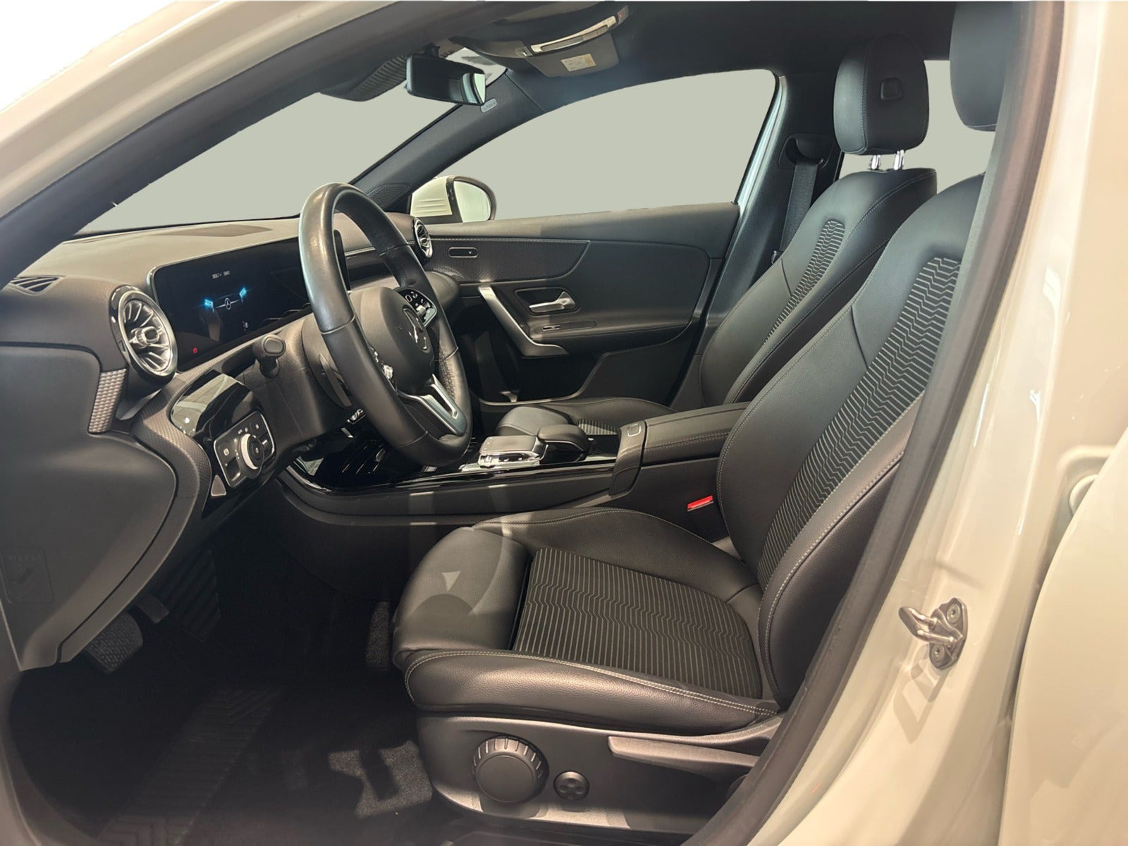 Hvid Mercedes A220 fra 2018 set indefra