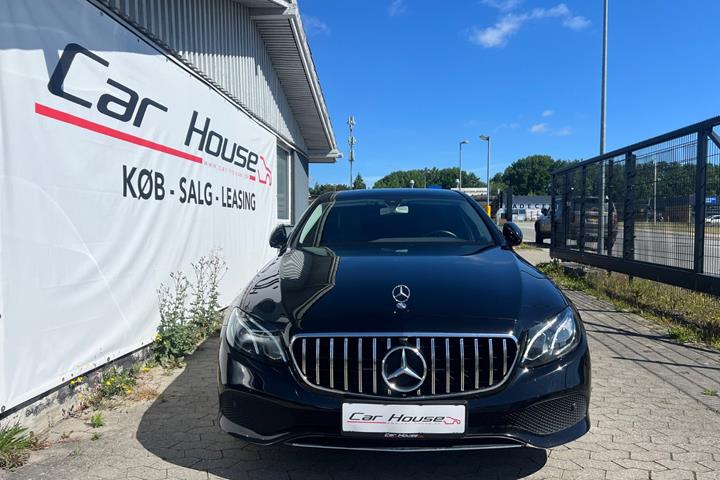 Sort Mercedes E220 d fra 2017