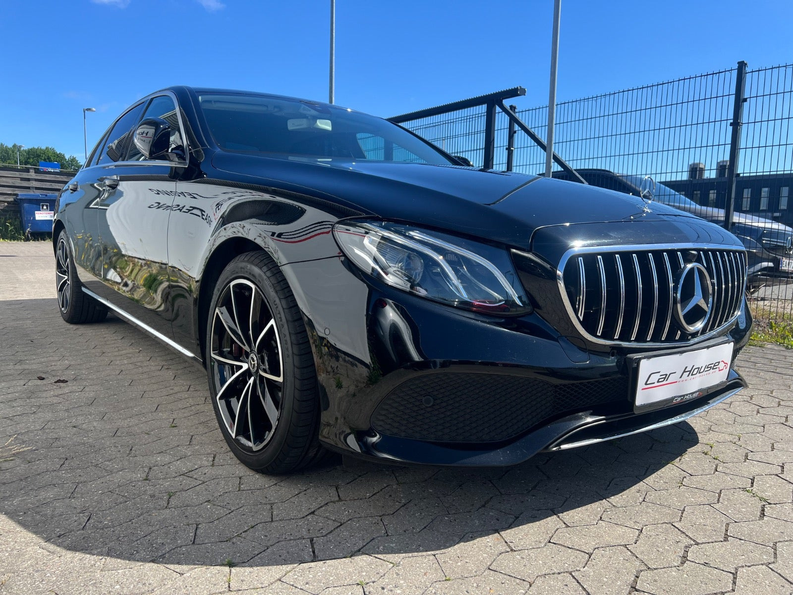 Sort Mercedes E220 d fra 2017